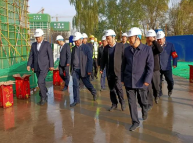 灃西新城首個(gè)大跨度鋼構(gòu)網(wǎng)架整體提升施工圓滿完成