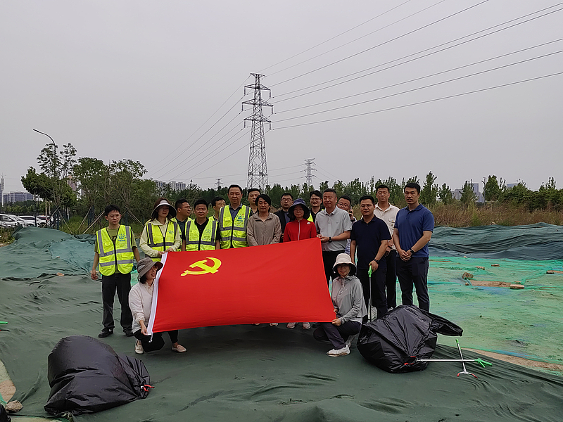 市政綠化項目部黨支部聯(lián)合中鐵廣州工程局市政環(huán)保公司灃西片區(qū)黨支部開展“對標八項規(guī)定精神、錘煉作風扎根一線”主題黨日活動